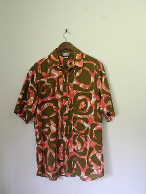 Men's Manuheali'i button-up size Large